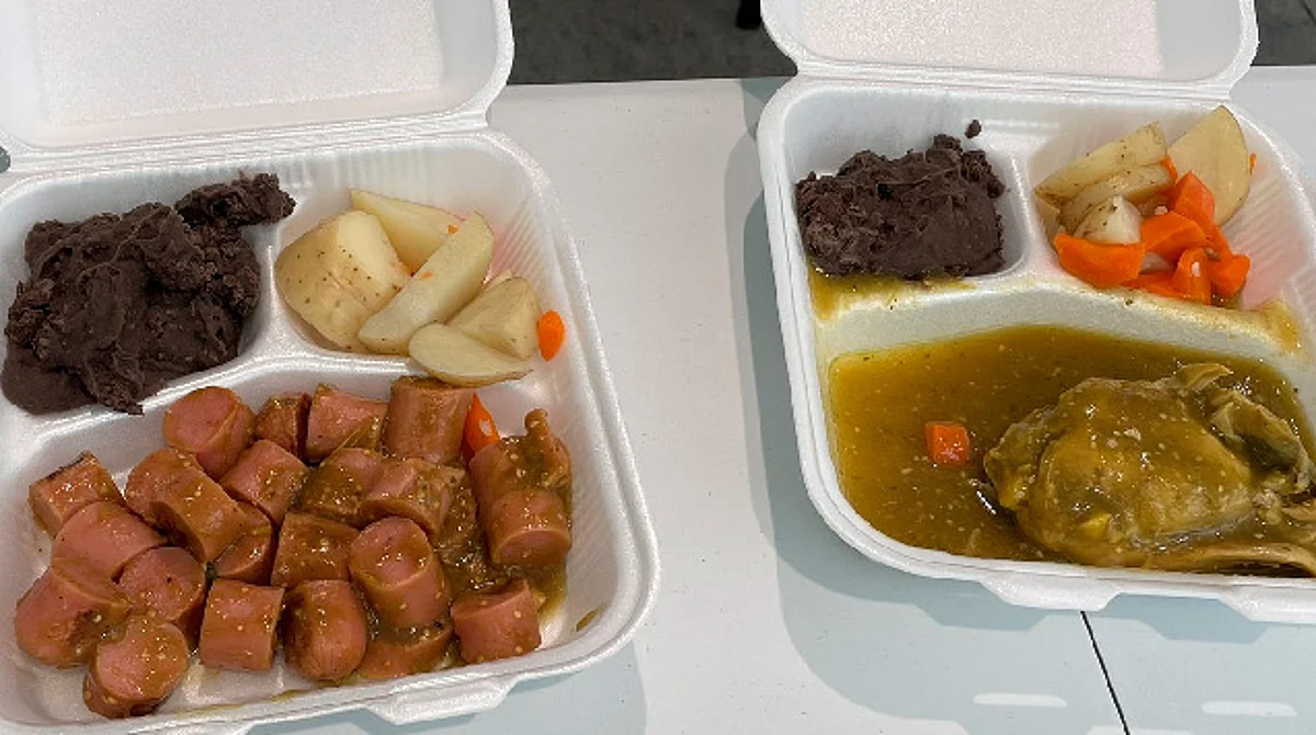 Exhiben a restaurante del Senado por servir comida echada a perder