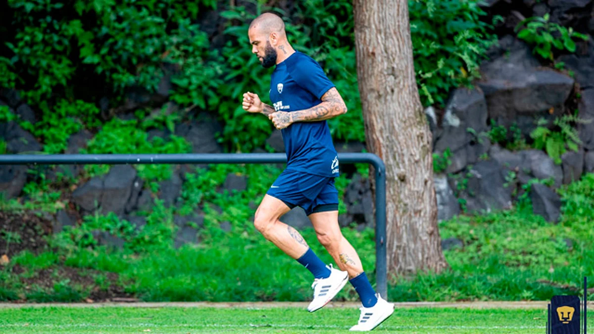 Dani Alves se lesiona la rodilla; no terminará la fase regular