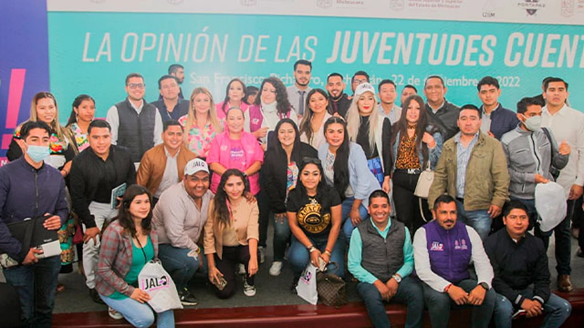 El subsecretario de Enlace Legislativo de la Secretaría de Gobierno, Humberto Urquiza, ofreció la charla sobre la “Participación de los jóvenes en la vida pública y el presupuesto directo”