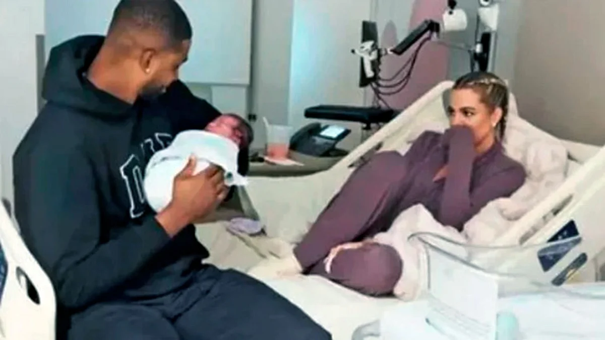 Khloé Kardashian muestra a su bebé recién nacido, pero fue duramente criticada