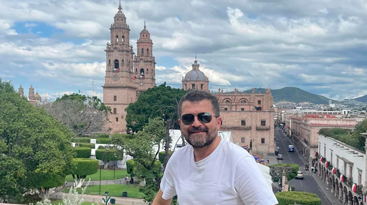 Su visita a la ciudad se debe a que estará en la obra de teatro El Diván Rojo