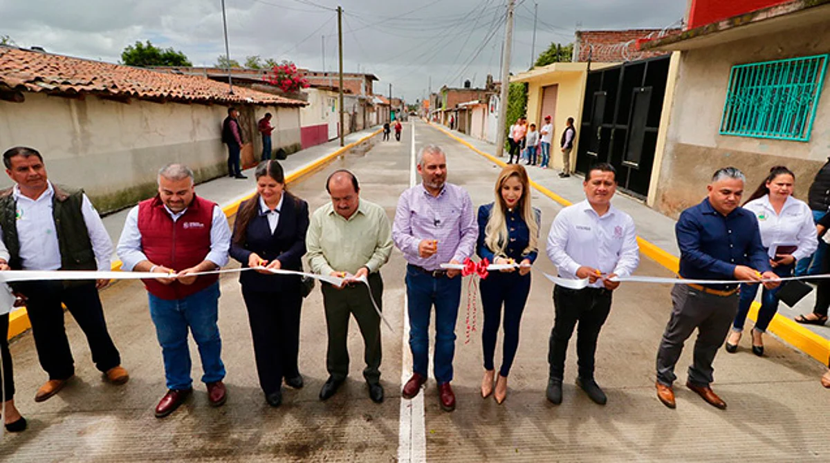 Inaugura Bedolla obras Faeispum en Queréndaro e Indaparapeo