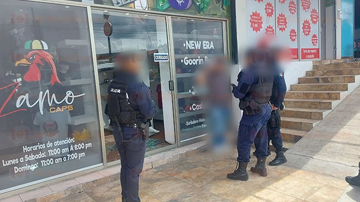 Pareja de ladrones roba 50 mil pesos en mercancía de plaza comercial en Morelia