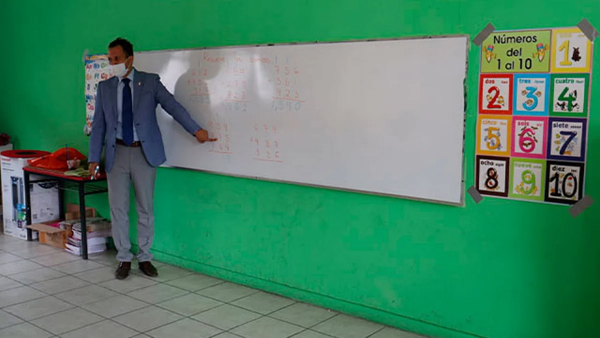 Son más de 400 maestros los que ya recibieron su orden de adscripción para presentarse en escuelas de nivel básico