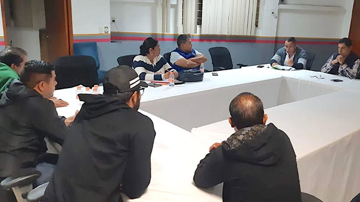 Trabajadores del Parque Nacional de Uruapan se reunen para plantear problemas laborales