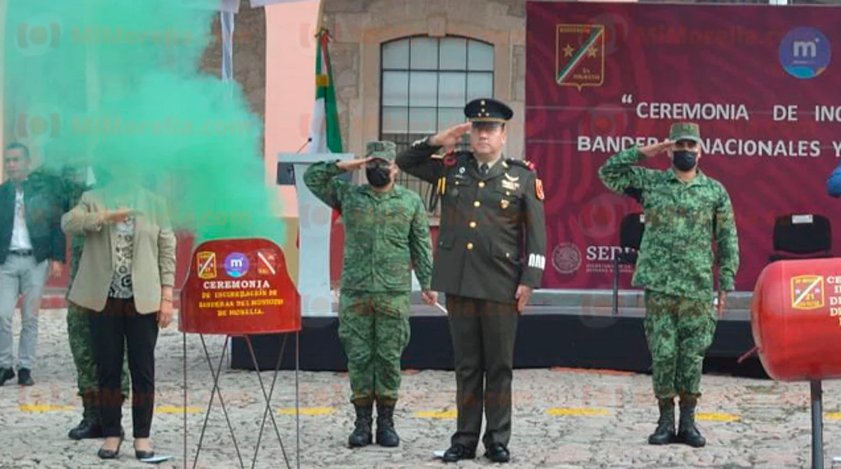 En el marco de las celebraciones de septiembre se quemaron diferentes banderas de algunos centros escolares y dependencias de gobierno