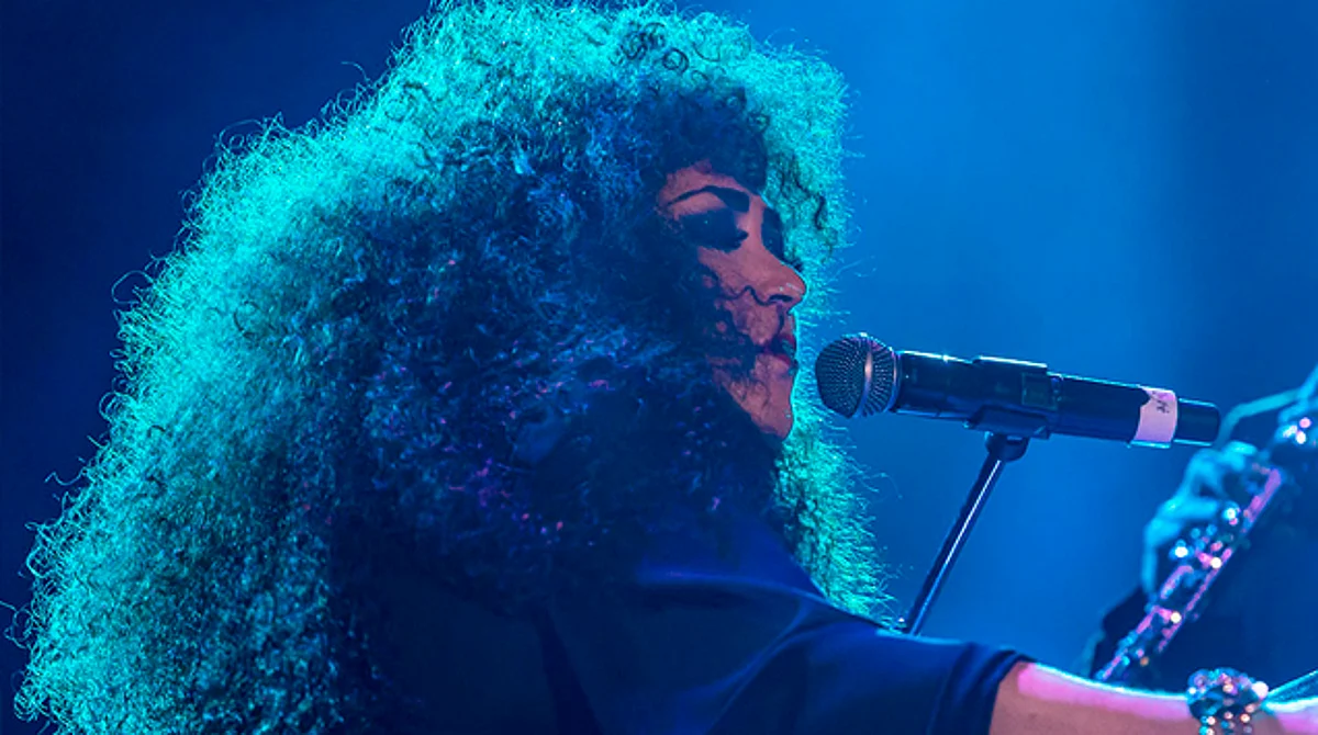 Fue en historias de Instagram que la cantante subió algunas fotos con las que recordó a su madre
