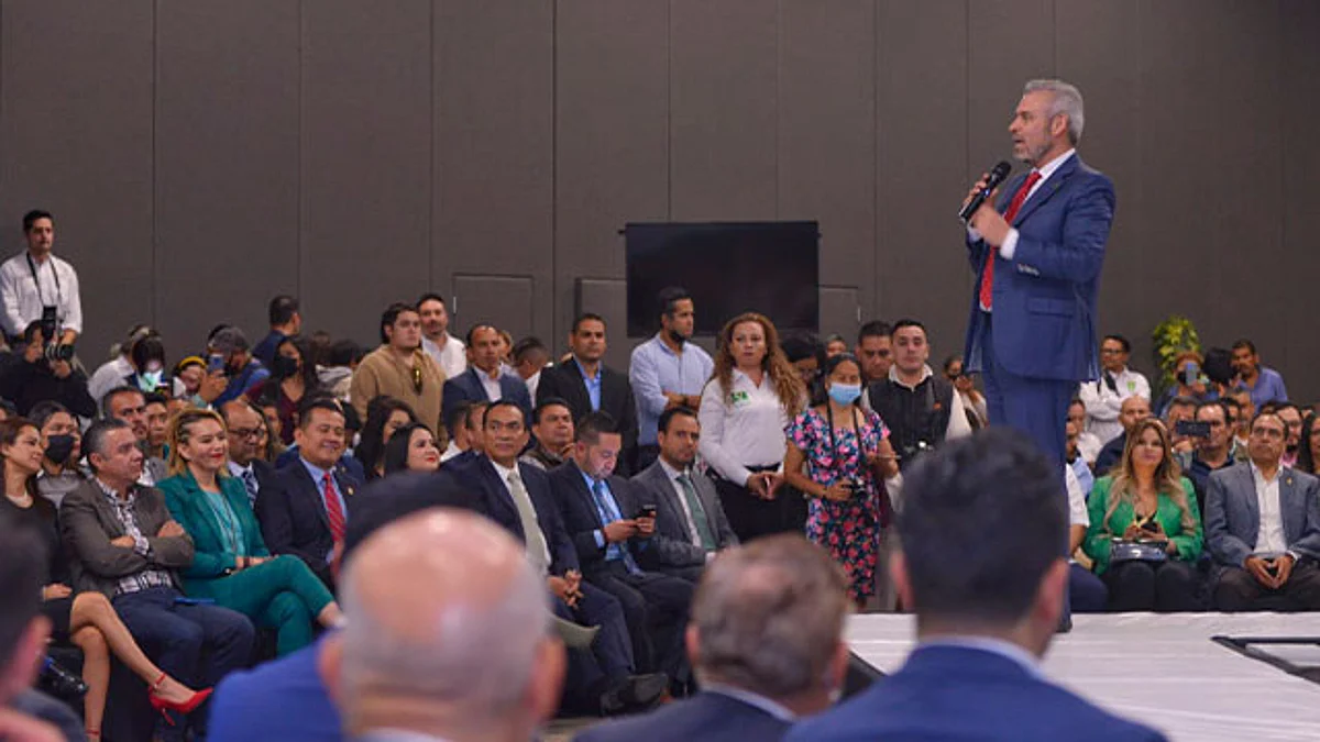El gobernador asistió al informe del diputado Ernesto Núñez Aguilar