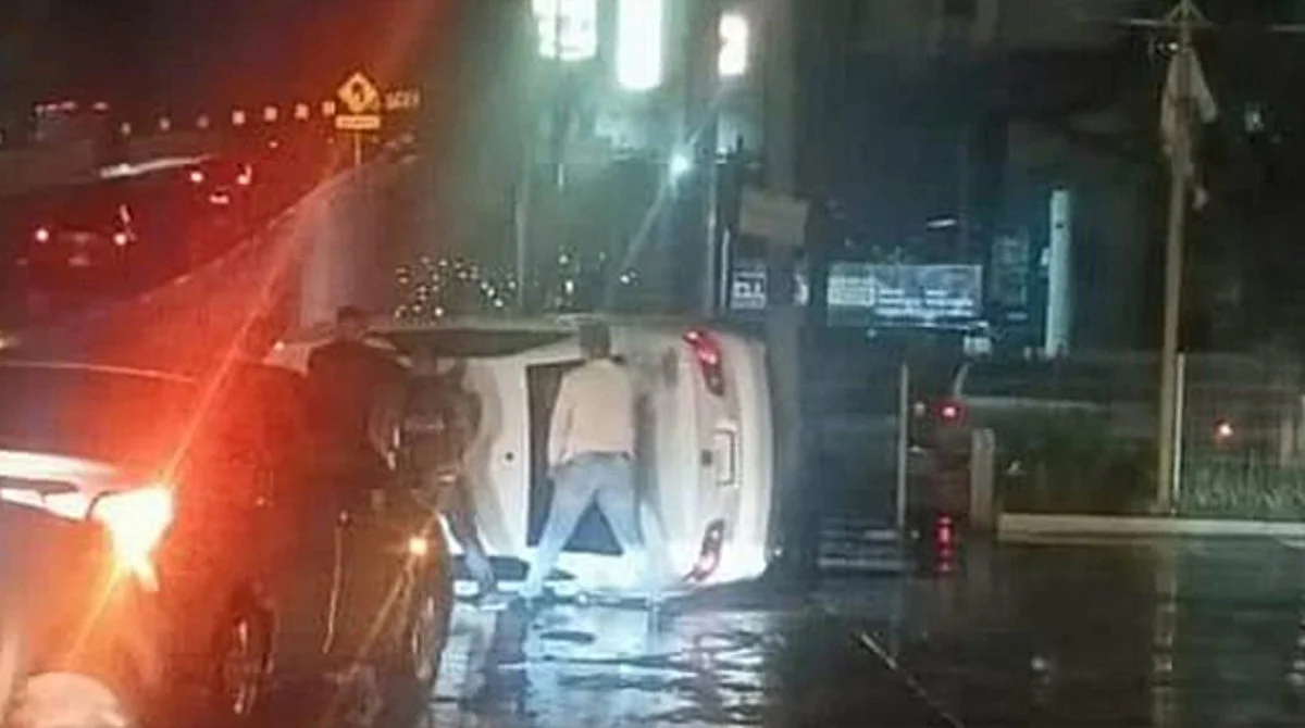 Morelia: auto cae del puente de salida a Salamanca