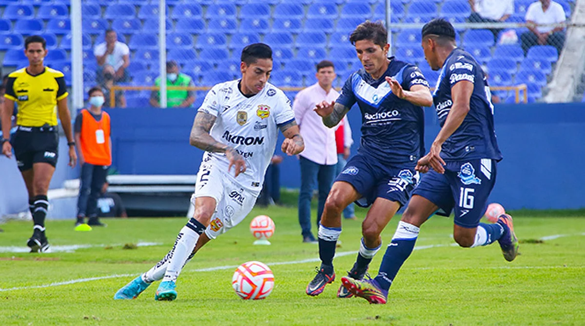 Los Toros de Celaya cortan la racha del Canario con un 2-0