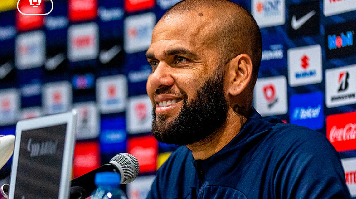 Futbol mexicano es bueno, pero desorganizado y conformista, asegura Dani Alves
