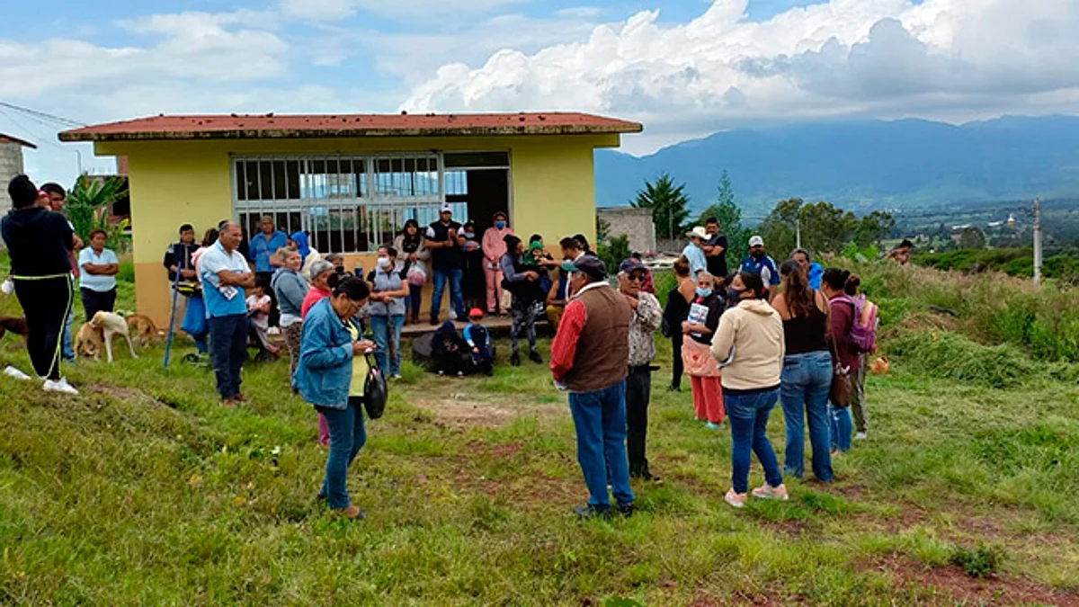 Vecinos reúnen esfuerzos para mejorar espacios educativos