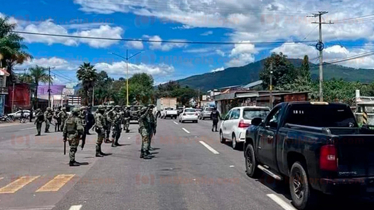 El contingente se reagrupó en la plaza de Caltzontzin