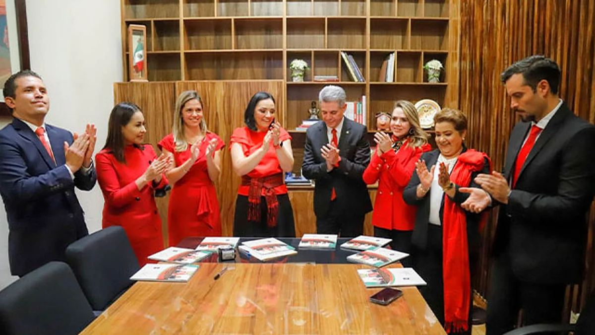 Este primer año de ejercicio se ha caracterizado por la apertura y diversidad al interior del grupo parlamentario, señaló Jesús Hernández