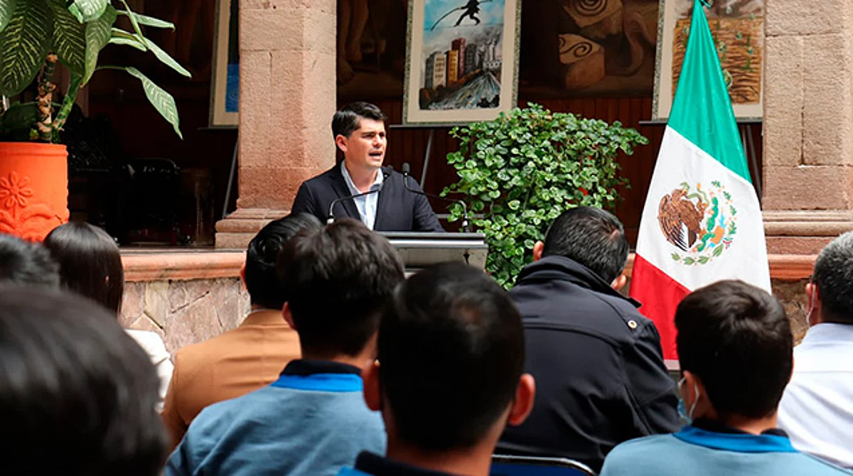 Impulsa Toño Ixtláhuac acceso a becas académicas en la Universidad Anáhuac