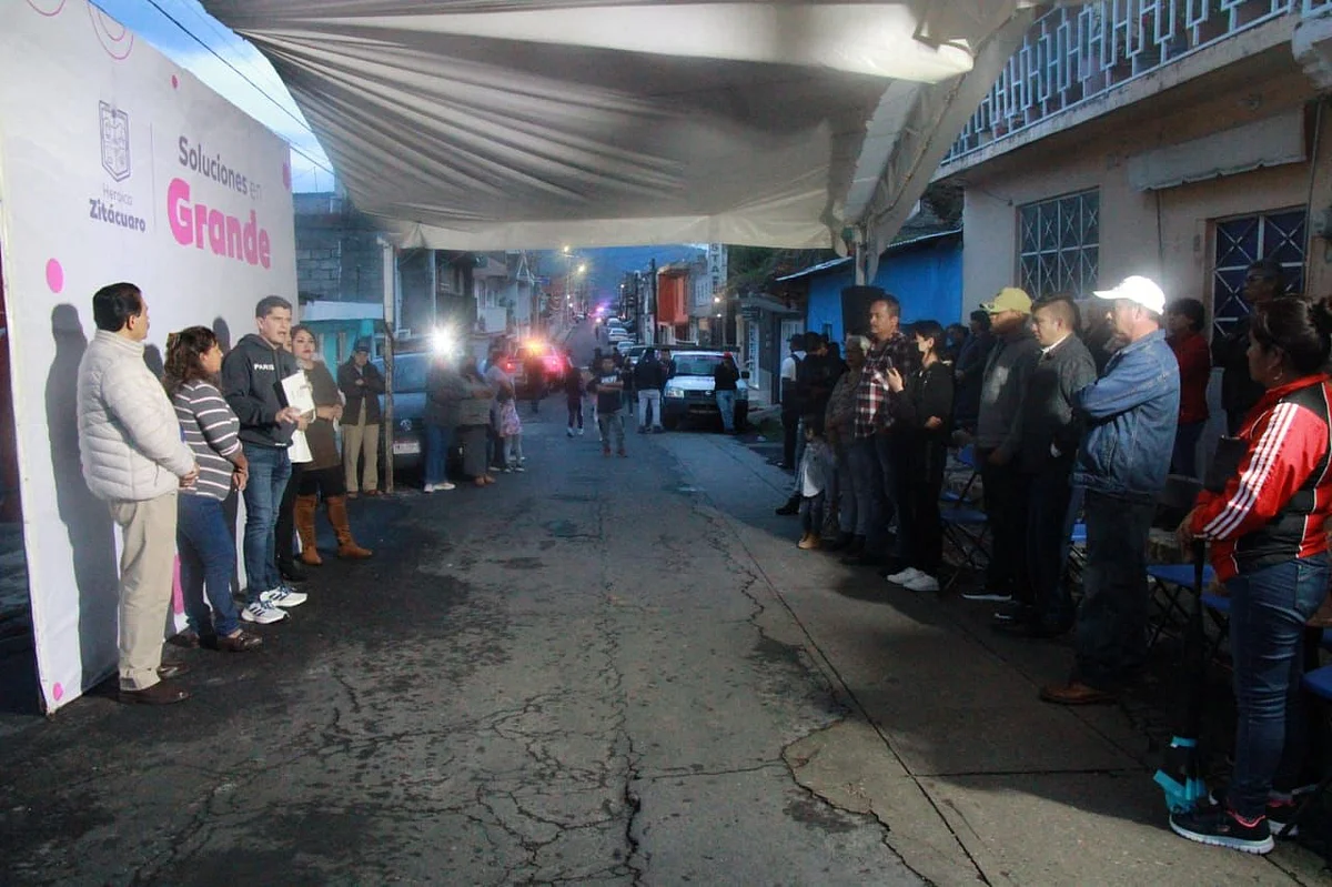Edil de Zitácuaro atiende necesidades de la colonia El Cerrito