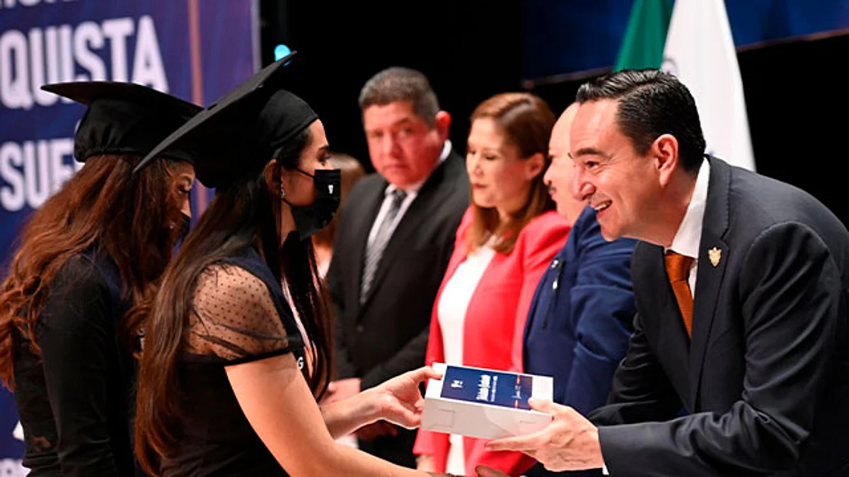 Se graduaron 187 estudiantes de 6 licenciaturas y 5 especialidades