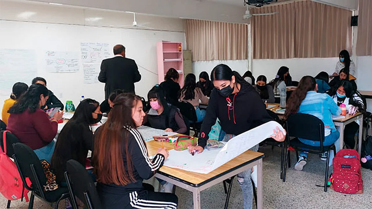 Los mil 80 jóvenes que lograron obtener un espacio en alguna de las Escuelas Normales o el CAMM, finalizaron recién su primera semana de clases
