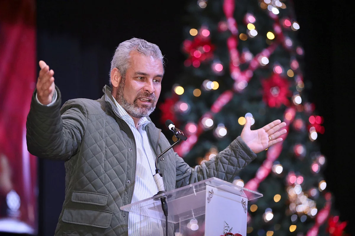 Inaugura Bedolla XXIII Feria de la Esfera 2022 en Tlalpujahua