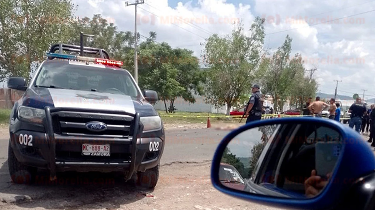 Mueren dos hermanitos al ser arrollados en su moto; padres resultan heridos, en Jacona