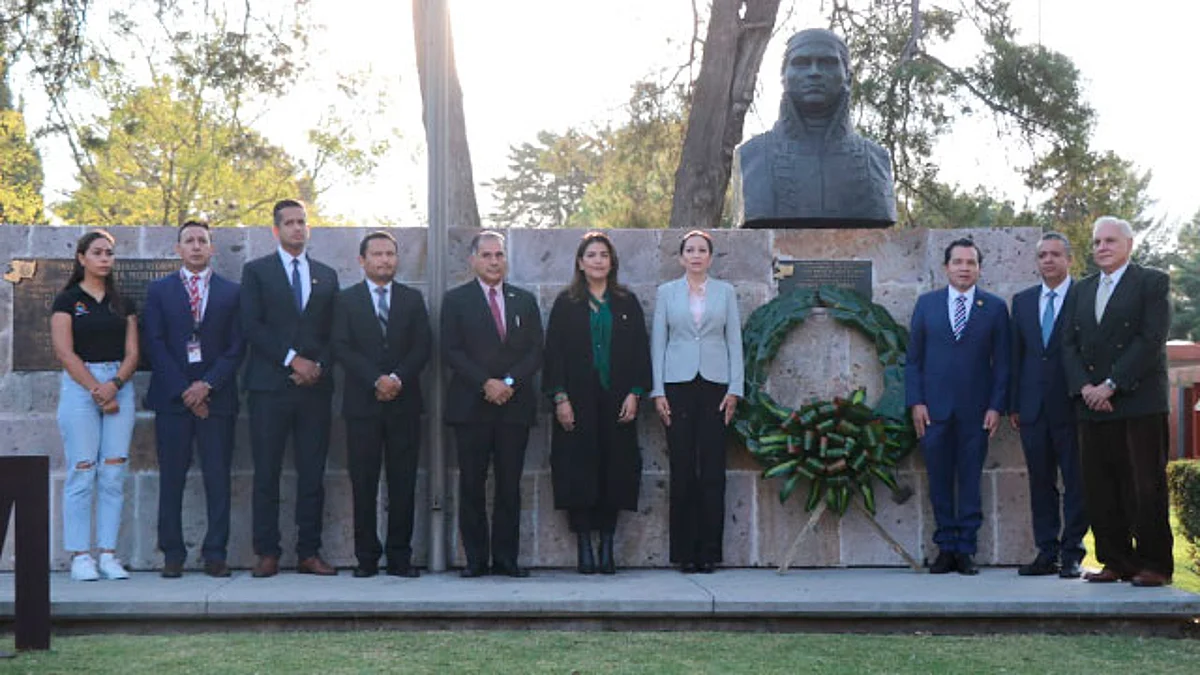 Se reunieron en el busto del caudillo de la Independencia en el campus 1 de esta Casa de las Ingenierías