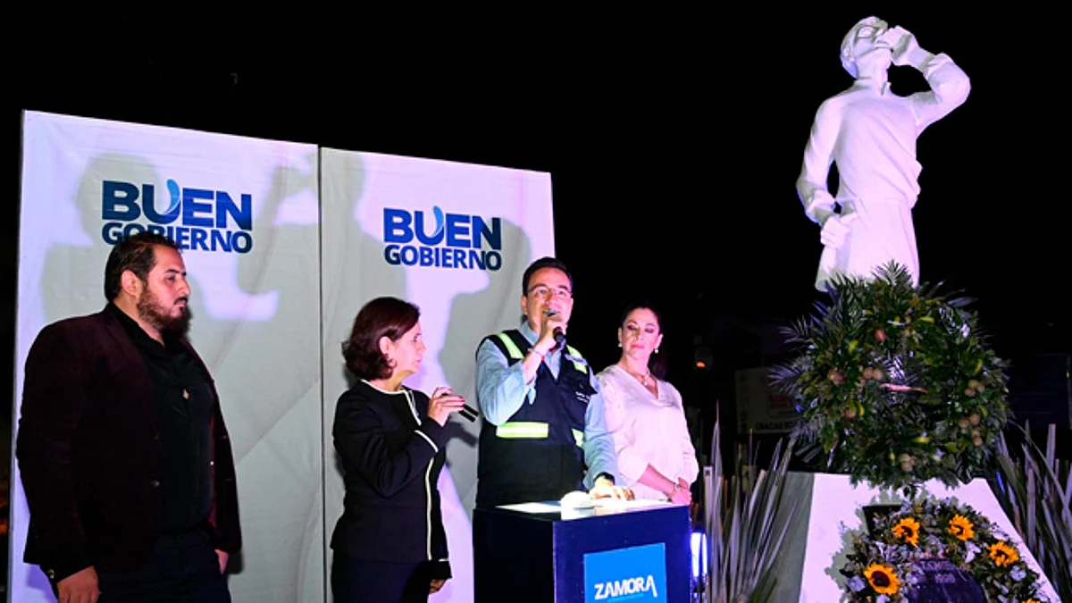 Carlos Soto inaugura iluminación del Jardín de la Comunicación en Zamora