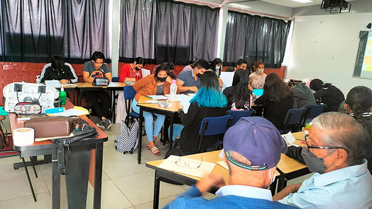 Alumnos de nuevo ingreso reciben clases sin interrupción en escuelas normales de Michoacán