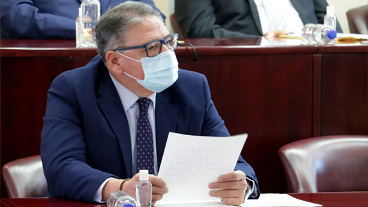 Desde 1984, al interior del Poder Judicial de Michoacán se ha desempeñado en cargos como juez de primera instancia en materia civil en distintos distritos judiciales