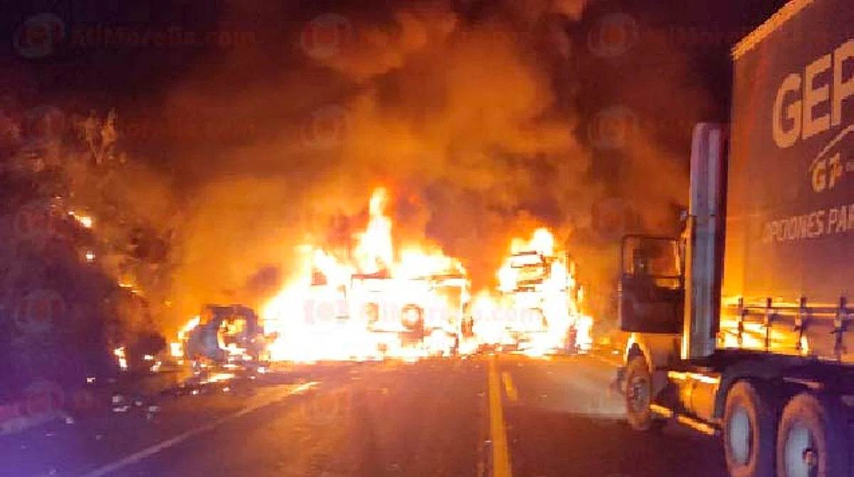El accidente se registró entre las casetas de Taretan y Santa Casilda