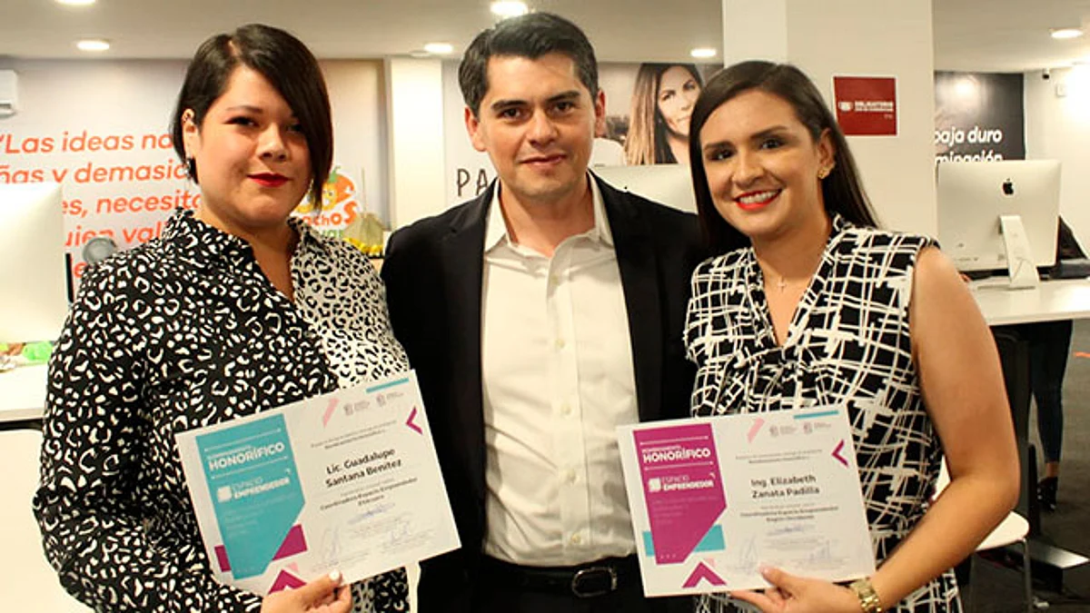 El alcalde de Zitácuaro asistió a la entrega de nombramientos de titulares de Espacio Emprendedor en las regiones