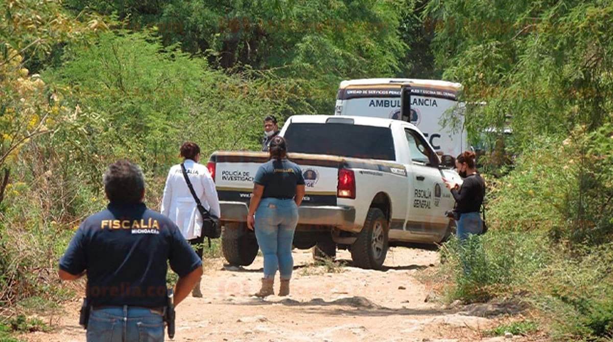 Michoacán: hallan asesinados a dos policías en un auto y con mensaje