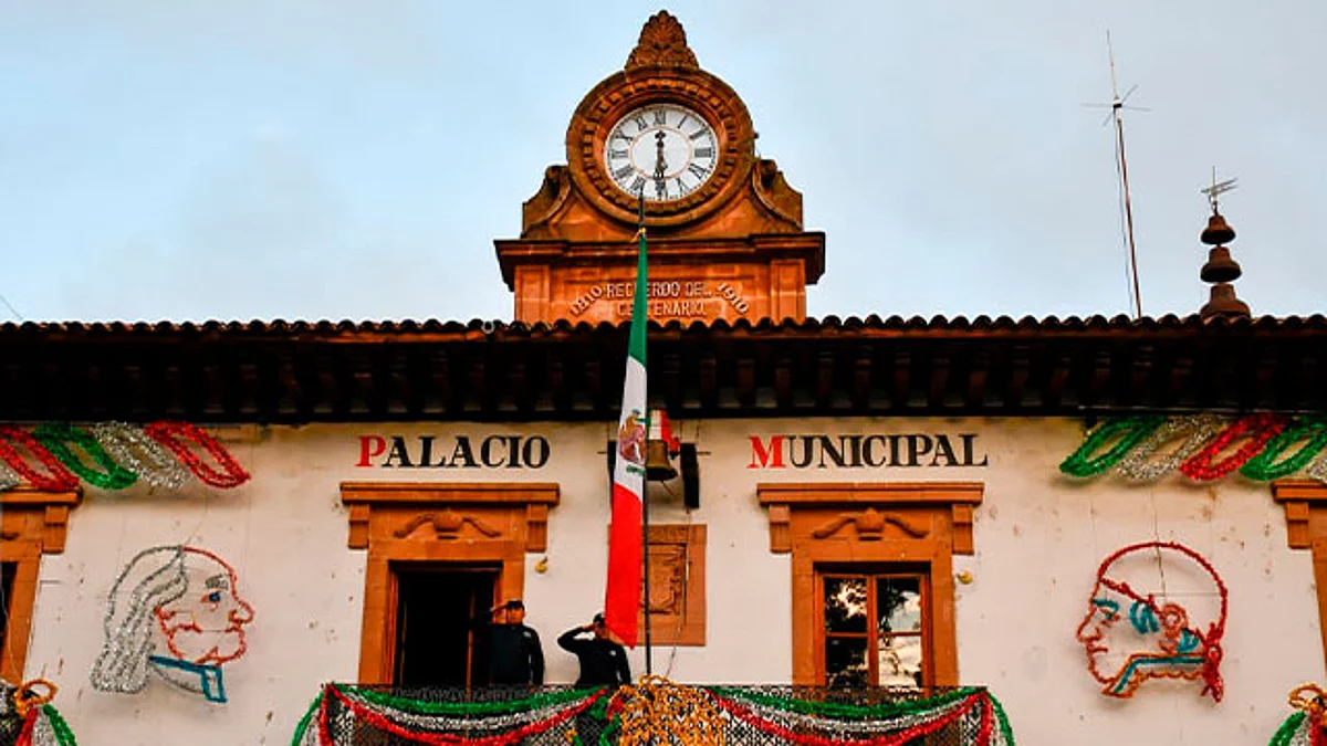 También inauguraron exposición fotográfica sobre el Reloj de Palacio