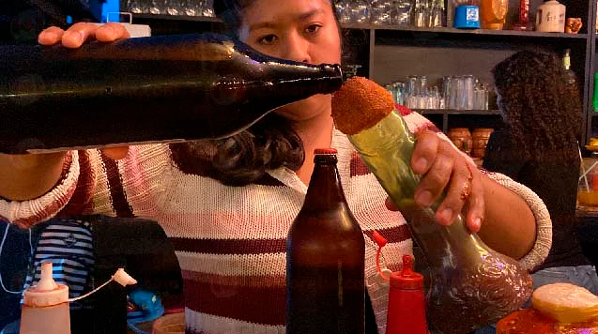 Le das un sorbo y a perrear hasta abajo con el reggaetón