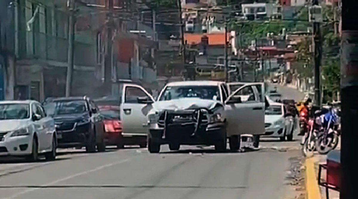 Activan Código Rojo en Xalapa por enfrentamiento entre policías y civiles armados