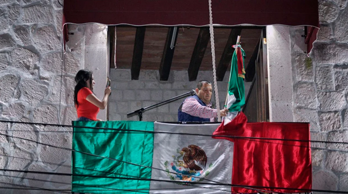 Bladimir González salió al balcón del Palacio Municipal para realizar la tradicional arenga