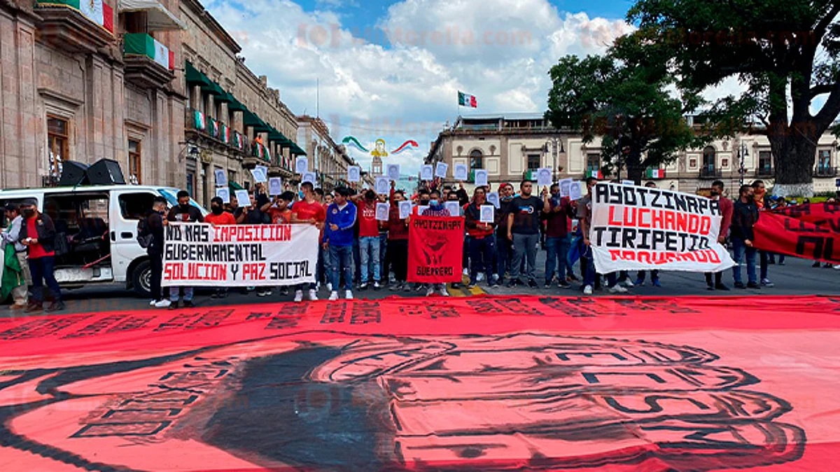 Morelia: marchan a 8 años de desaparición de los 43 normalistas de Ayotzinapa