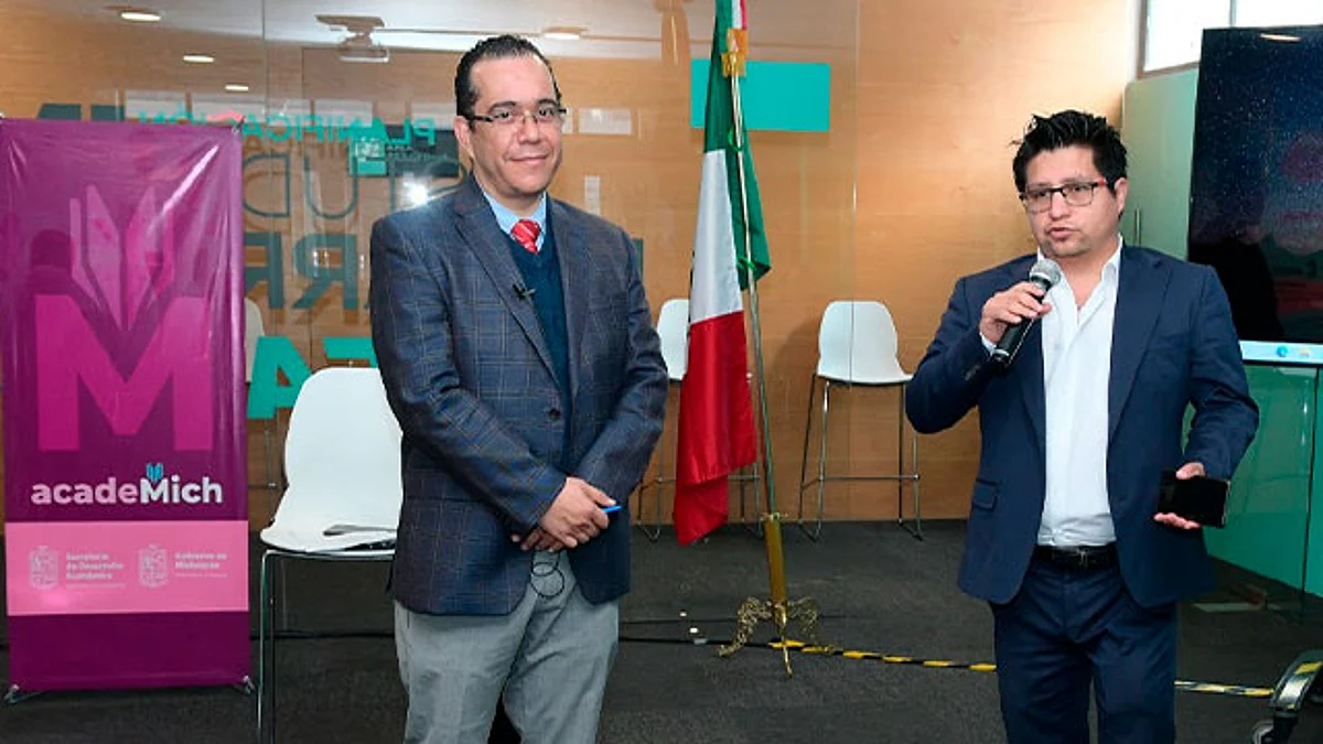El notario público expuso el tema “Ocho sociedades básicas para tu emprendimiento”