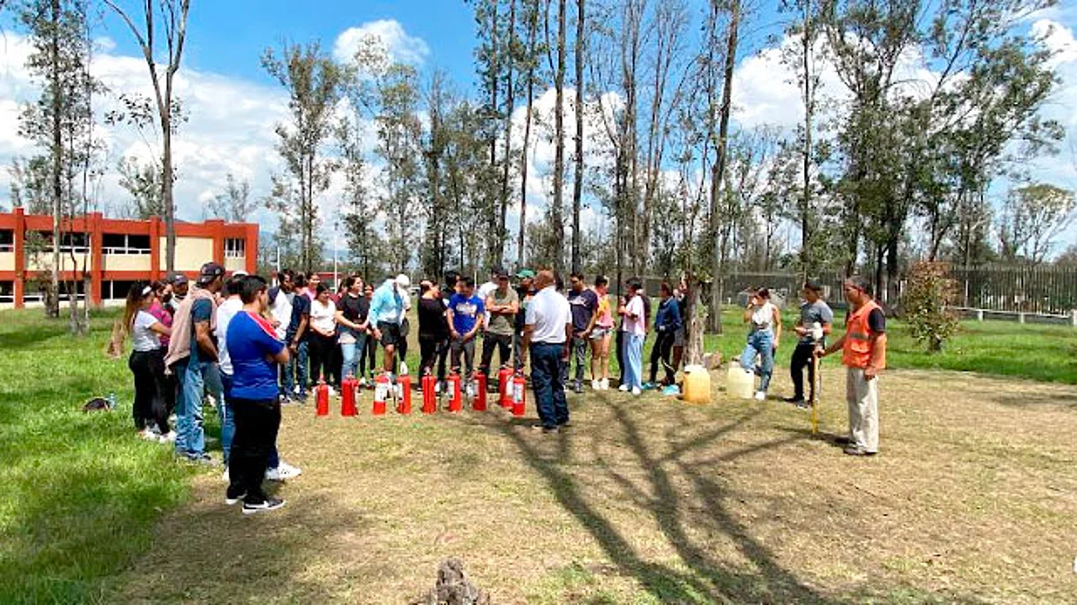 El “Curso de primeros auxilios, evacuación e incendios” lo impartieron David Robles y Arturo Pérez
