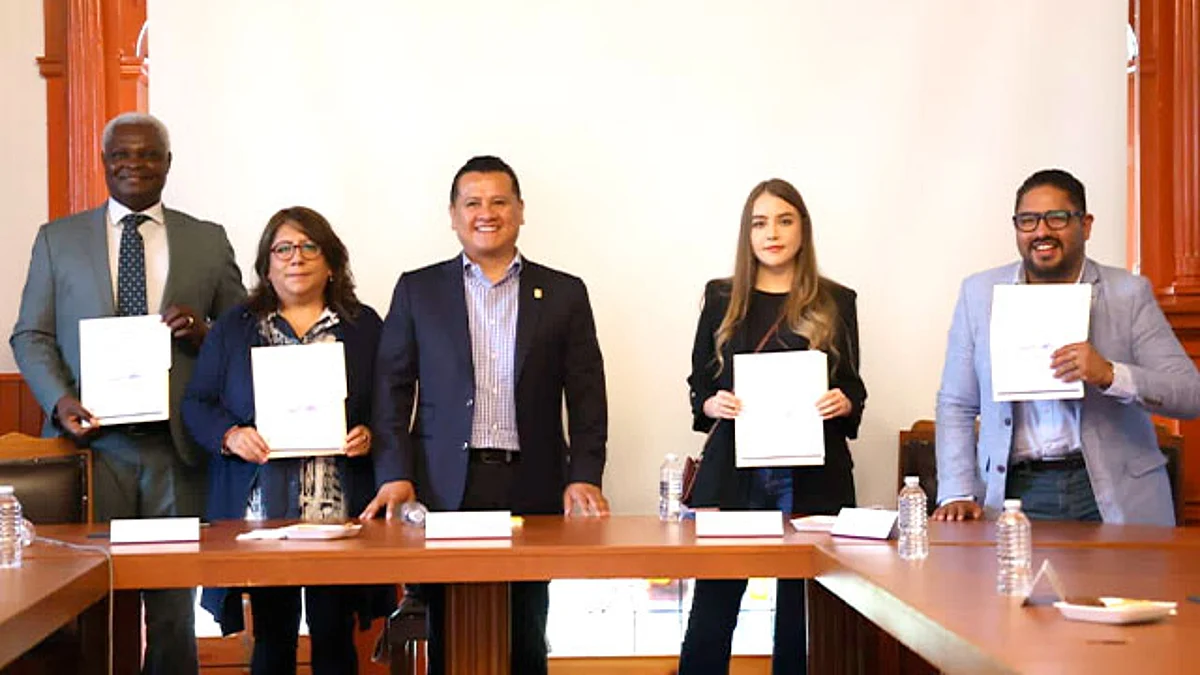 El secretario de Gobierno, Carlos Torres, encabezó la instalación de este órgano y tomó protesta a los integrantes del mismo