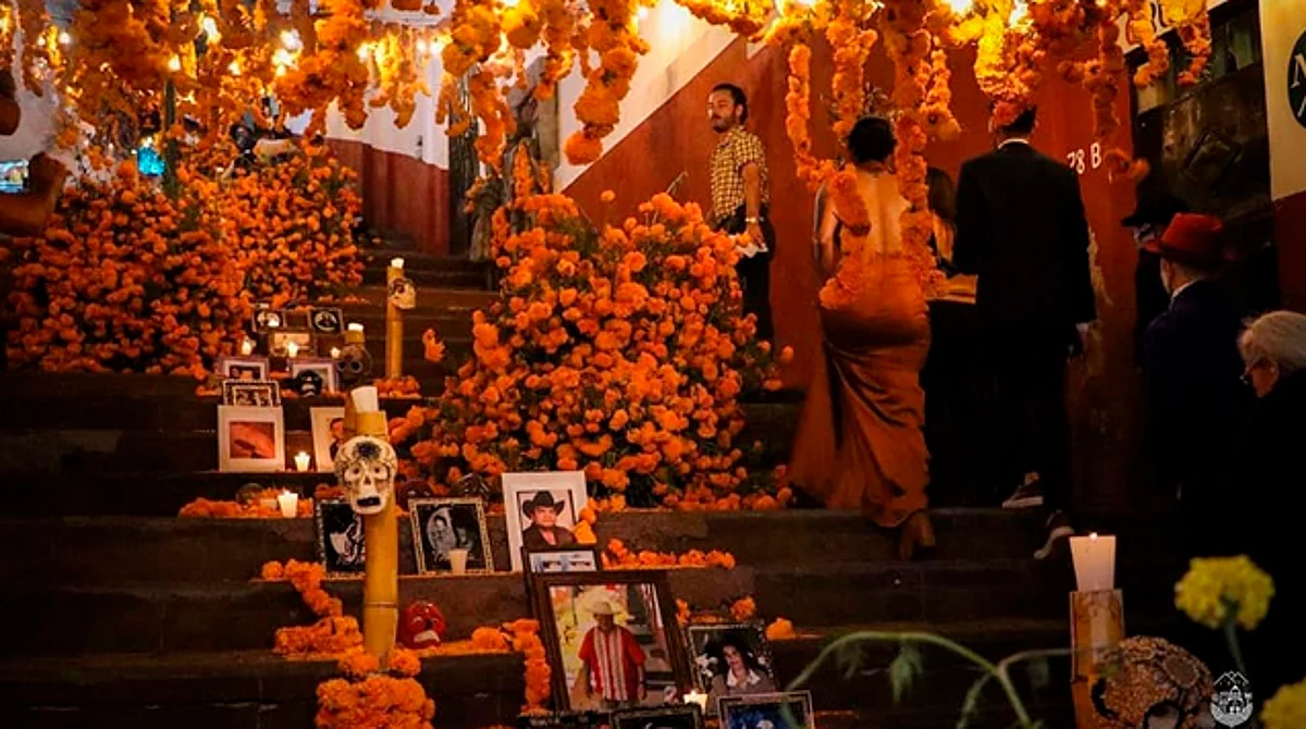 Restauran altar más grande de Michoacán; está listo para Día de Muertos
