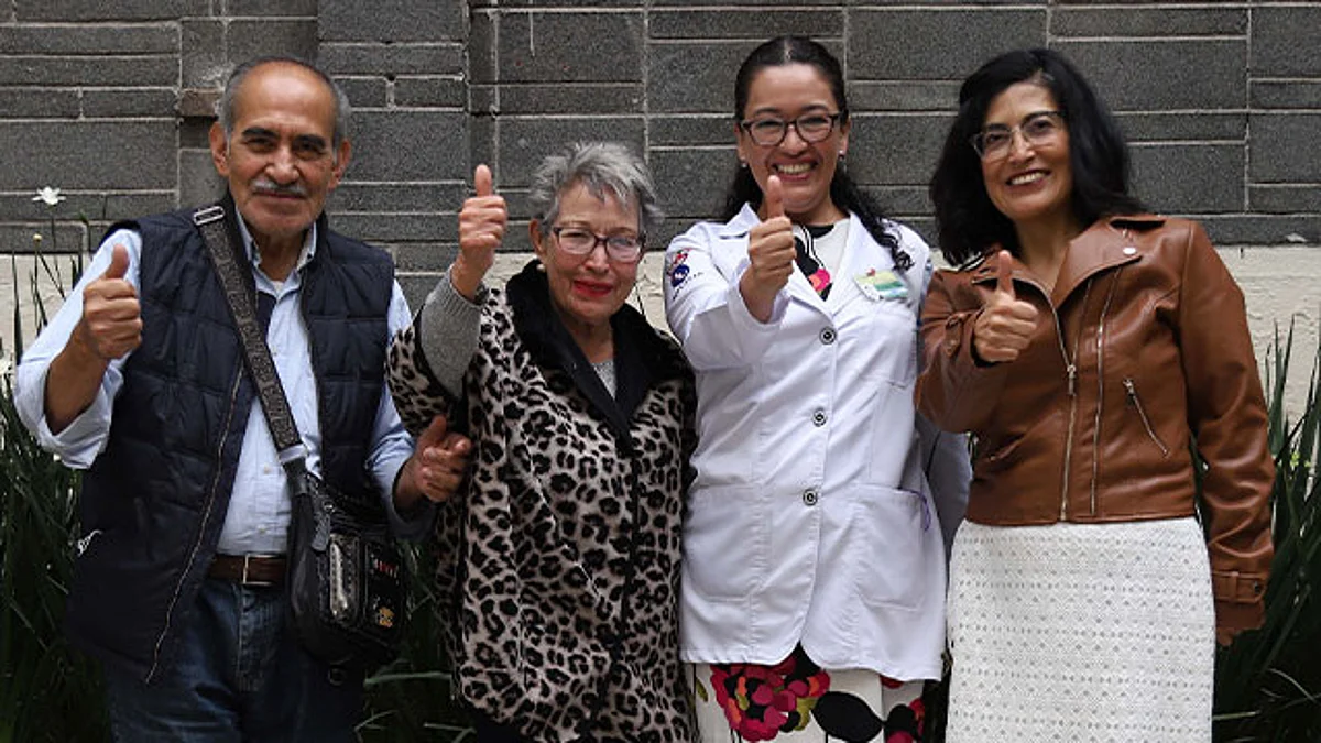 La doctora María de la Luz García Tinoco, especialista adscrita a la Coordinación de Atención Oncológica, indicó que actualmente la señora Irene realiza sus actividades normalmente
