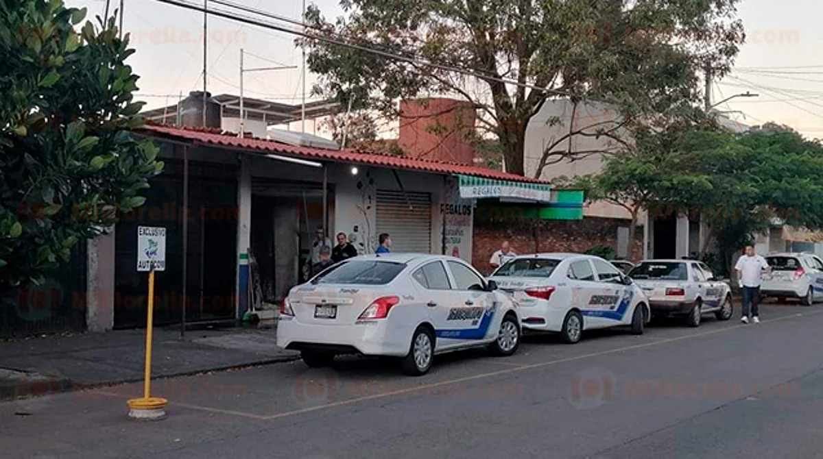 De nuevo incendian otra base de taxis en Uruapan, Michoacán