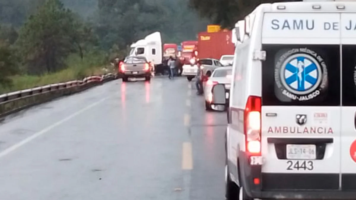 Reportan fuerte accidente en la Siglo XXI