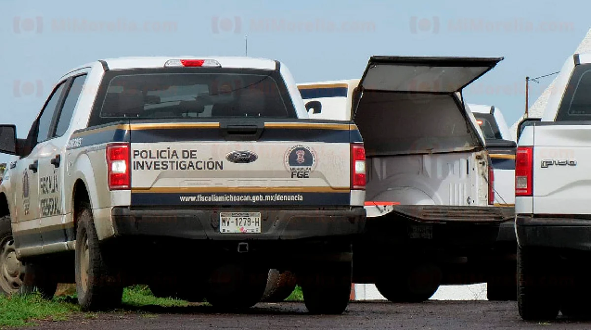 Ejecutan a dos personas y abandonan sus cuerpos en una carretera de Michoacán