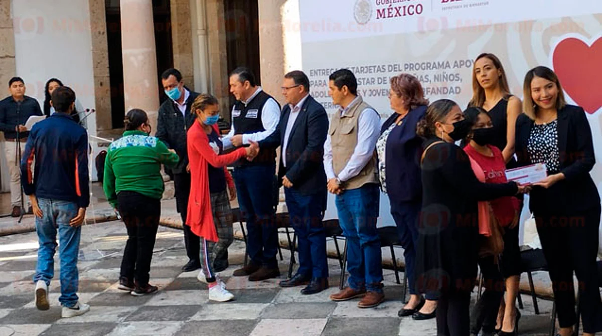Entregan pensiones a 98 niños y jóvenes en orfandad en Morelia