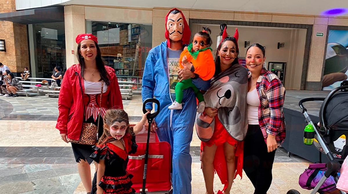Familias morelianas piden "dulce o truco" en Paseo Altozano