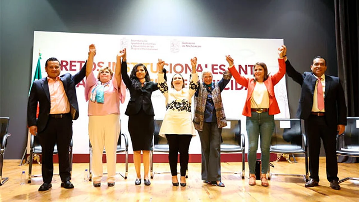 Se busca garantizar que, dentro de las instituciones, se actúe con el ejemplo, para ello, se imparten cursos y capacitaciones en materia de perspectiva de género