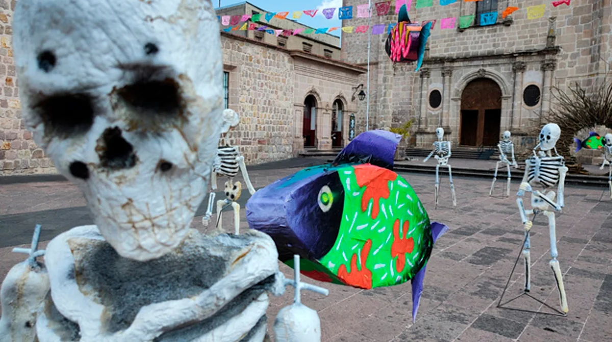 Alistan altar monumental en Morelia