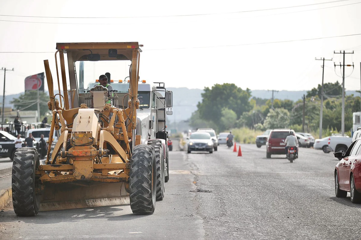 Arranca SCOP rehabilitación de tres tramos carreteros en Tierra Caliente