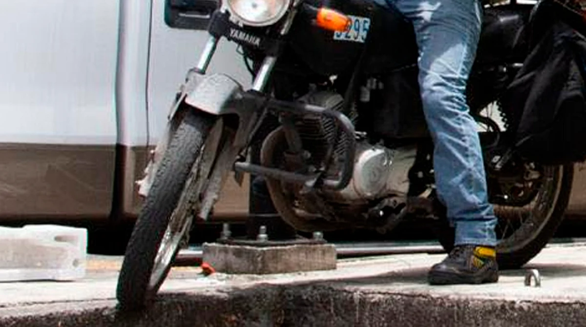 Multa de $2 mil 500 en Morelia, a motociclistas que transiten por banquetas